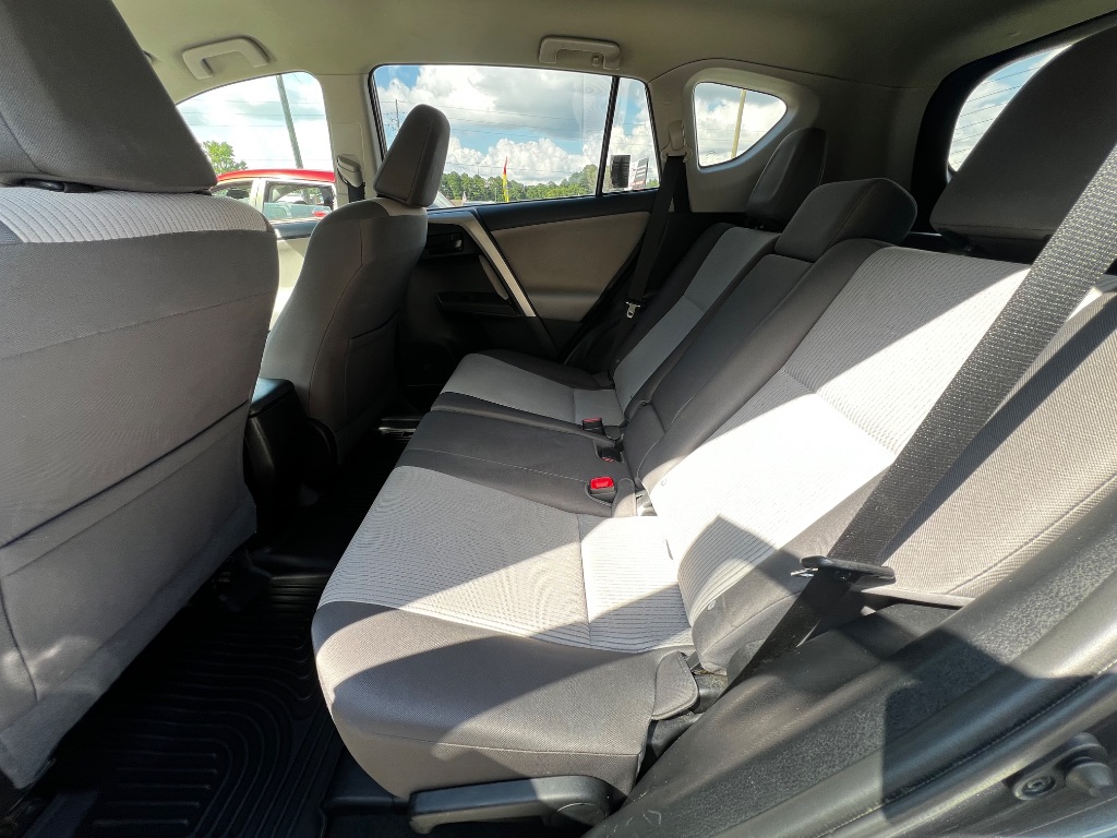 2014 Toyota RAV4 LE - Photo 11