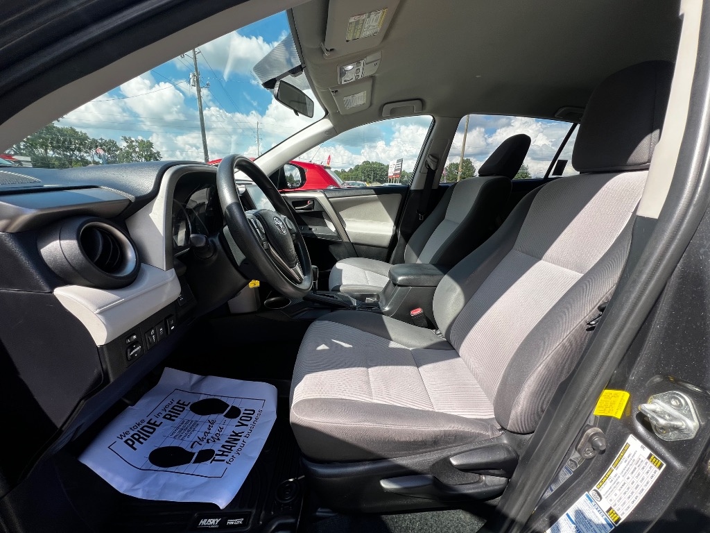 2014 Toyota RAV4 LE - Photo 10