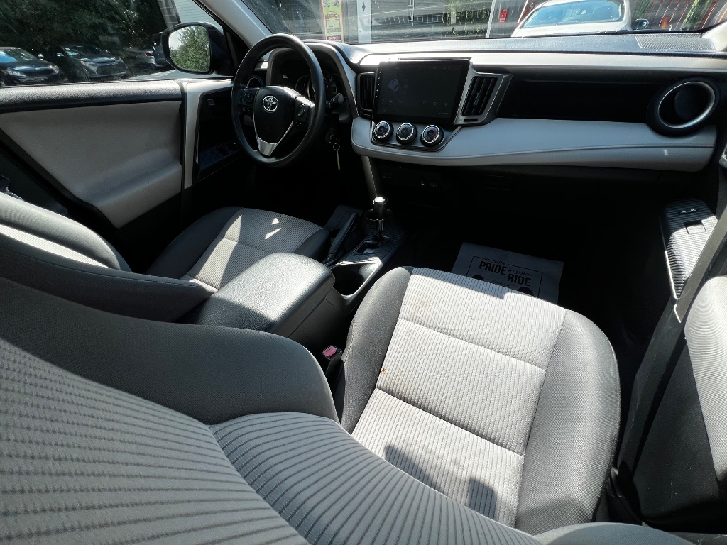 2014 Toyota RAV4 LE - Photo 15