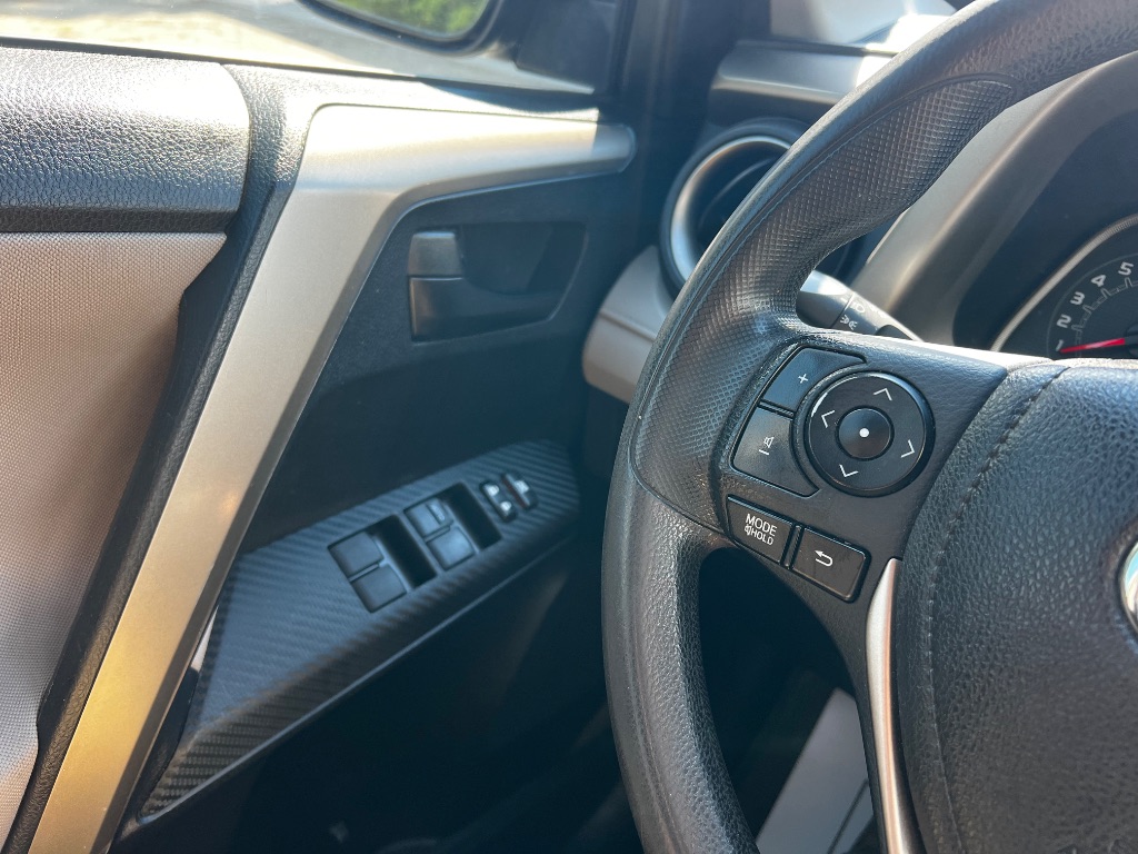 2014 Toyota RAV4 LE - Photo 19