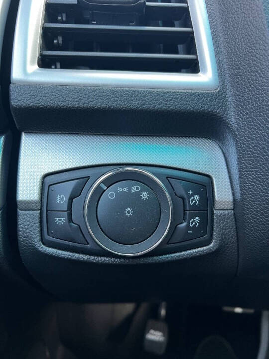 2015 Ford Explorer XLT - Photo 21