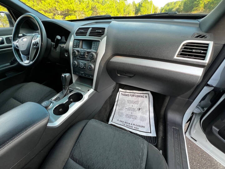 2015 Ford Explorer XLT - Photo 16