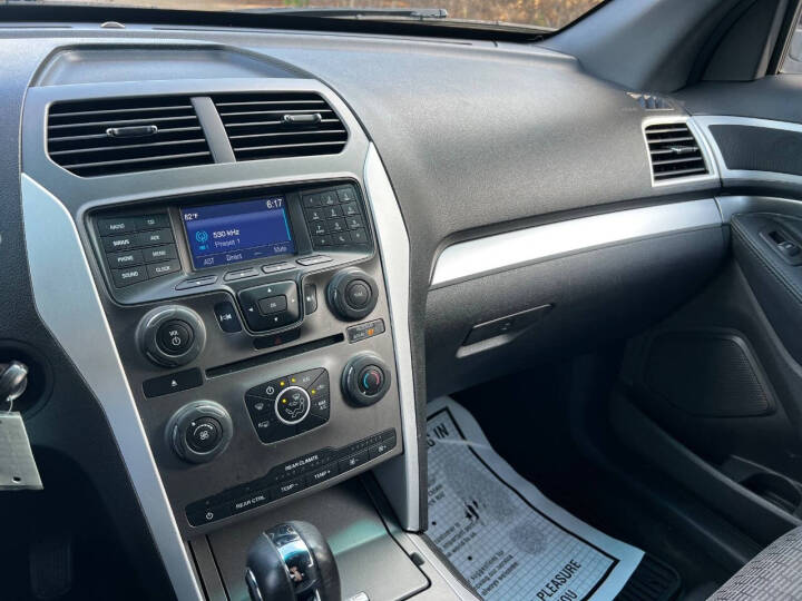 2015 Ford Explorer XLT - Photo 27